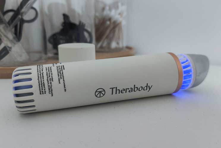 TheraFace Depuffing Wand - פינוק יום־יומי בלבד
